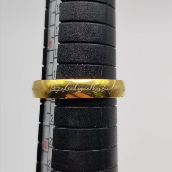 Lord of the‎ rings chisen one gold tone band ring size 9 R152 - Picture 1 of 3
